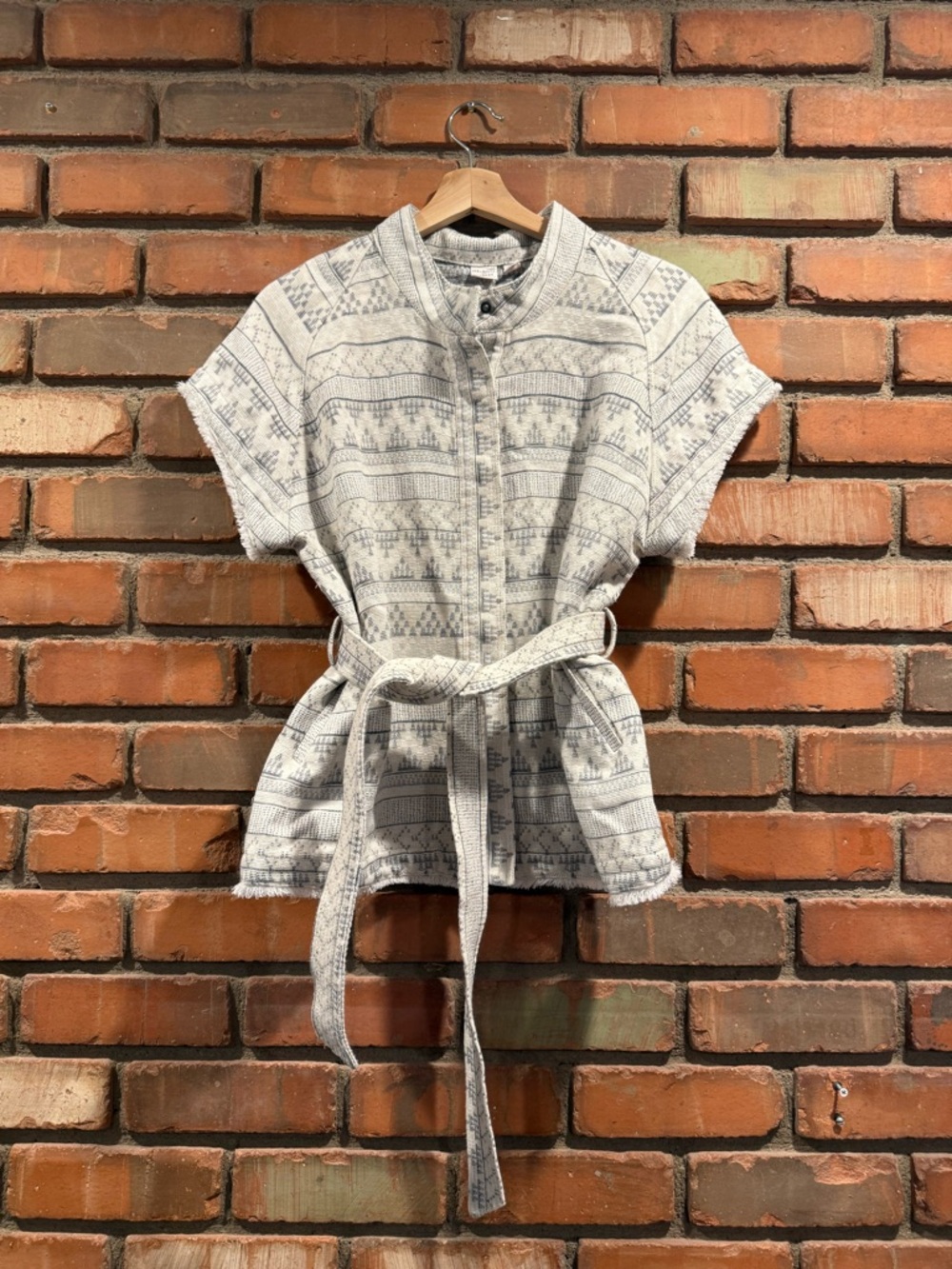 Melrose and Market Light Gray and Navy Textured Short-Sleeve Cardigan